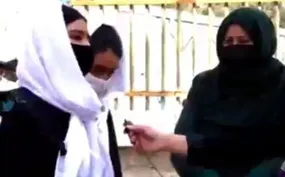 گریه دختر افغان برای ورود به مدرسه