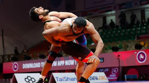 دو ایرانی برترین کشتی گیران ماه جهان