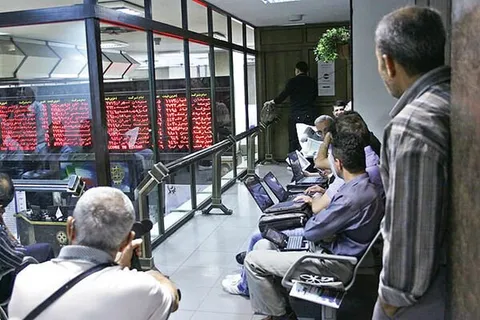 عقب‌نشینی مشکوک بورس