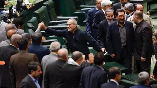 حضور رئیس&zwnj;جمهور در مجلس برای دفاع از لایحه بودجه ۱۴۰۴