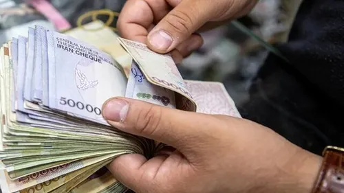 بازنگری دستمزد کارگران منوط به افزایش حقوق کارمندان