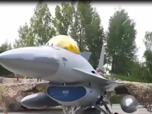 حرکت جنگنده اف ۱۶ اسرائیل حین پرواز