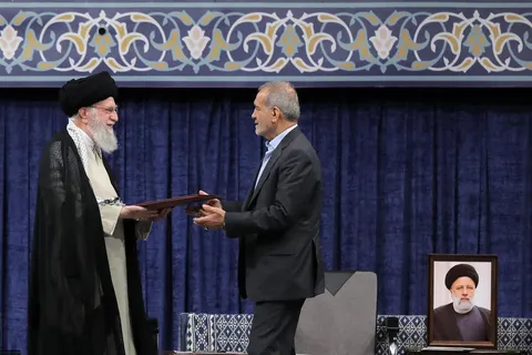 تنها با همگرایی می‌توانیم از تنگنا‌های پیش‌رو عبور کنیم