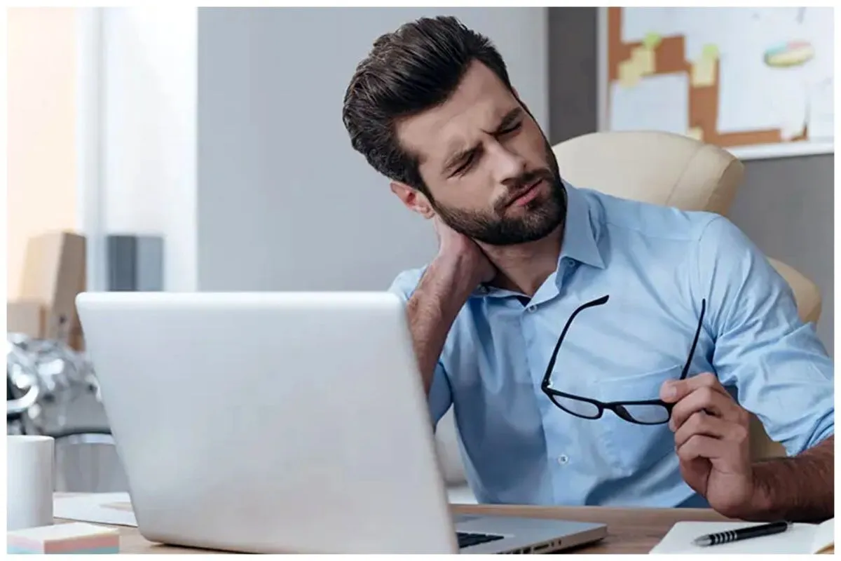 با انجام چند تمرین کششی گردن، از درد دور بمانید