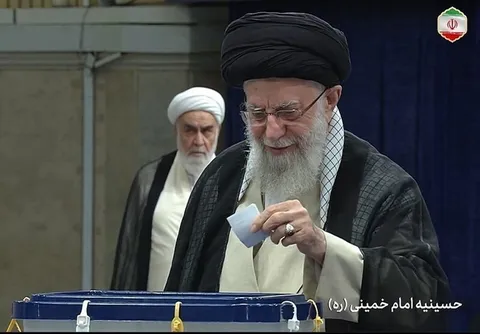 رهبرانقلاب: روز انتخابات برای ما ایرانی‌ها روز نشاط و شادی است