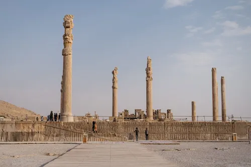 تخت جمشید نابود شود، چون بودجه نداریم!