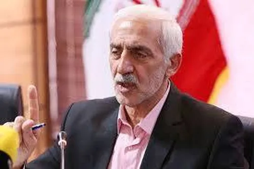 مشت و لگد‌های بی‌رحمانه دختر جوان بر صورت پسر جوان