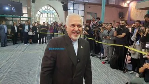 مسعود پزشکیان همراه با محمدجواد ظریف در دبیرستان دخترانه عاشورا برای رأی دهی