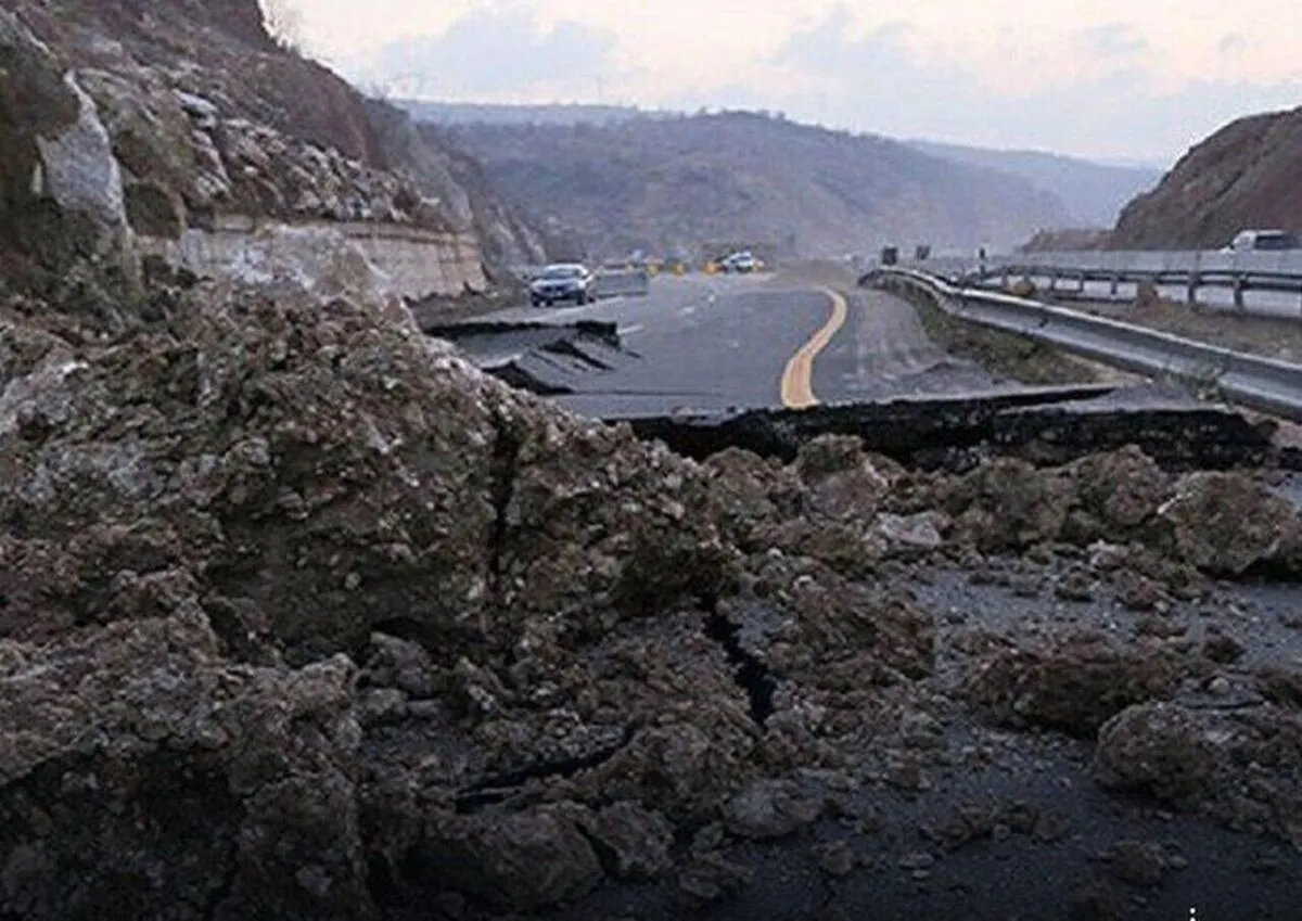 رانش زمین علت بسته شدن جاده چلوس اعلام شد