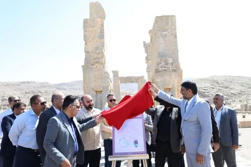 سند مالکیت تخت جمشید رونمایی شد