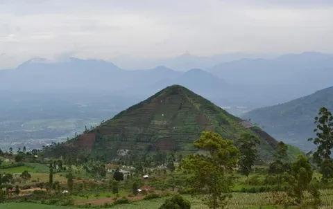 عکس | این هرم قدیمی‌ترین هرم جهان است