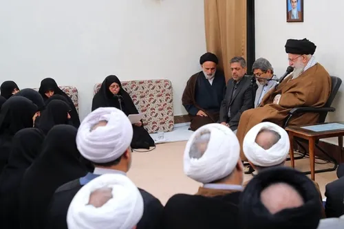 رهبر انقلاب: تحول در حوزه برای پاسخ به مسائل جامعه لازم است