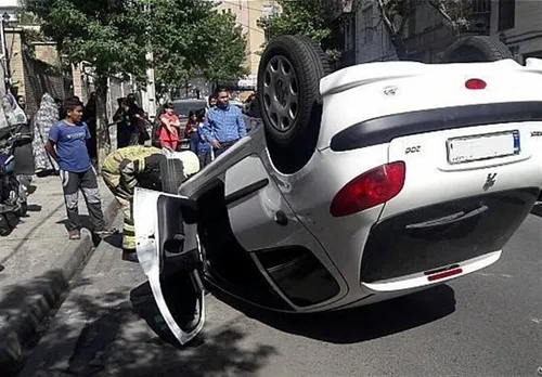 (ویدئو) نمایش جنون‌آمیز راننده پژو ۲۰۶ در سمنان