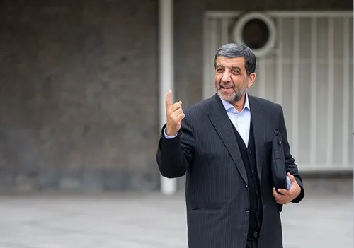 عذرخواهی ضرغامی از خبرنگاران با فالوده شیرازی
