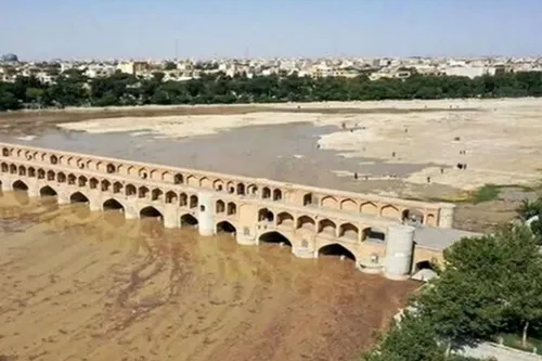 آب رودخانه زاینده&zwnj;رود به اصفهان رسید