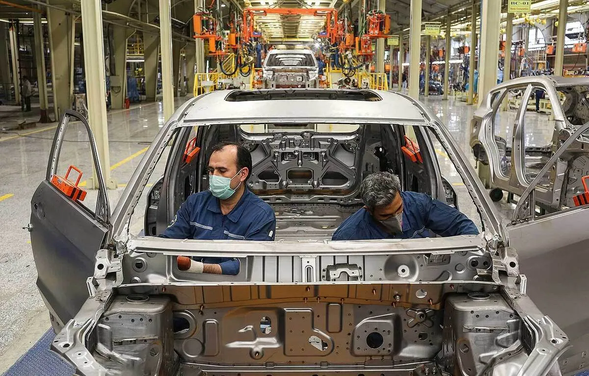 زیان ۲۵۰هزار میلیاردی خودروسازان زیر فشار قیمت‌گذاری