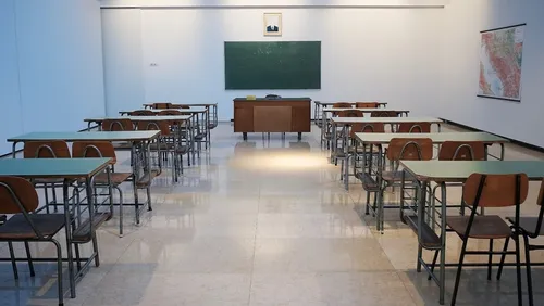 آموزگاران مدارس غیر دولتی ۳۵ ساعت کار کنند تا بیمه شوند