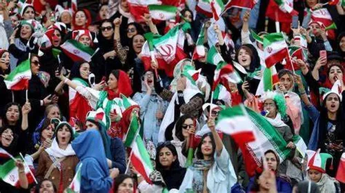 ۲۵۰۰ تماشاگر زن در آزادی