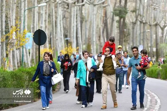 مسافران نوروزی در کاخ سعدآباد + عکس