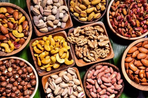 راهنمای خرید و نحوه نگهداری آجیل&zwnj;های شب عید