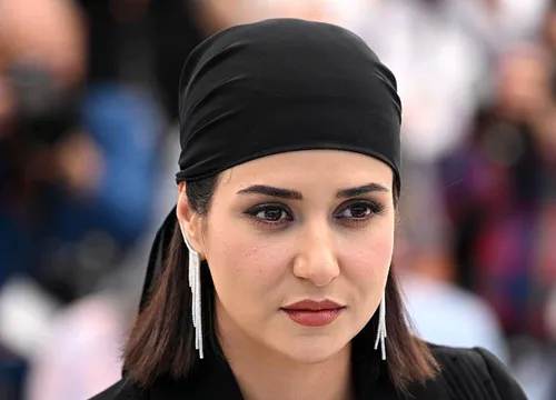 عینک پریناز ایزدیار و واکنش عکاسانی که نمی&zwnj;خواستند چشمانش پنهان شود!