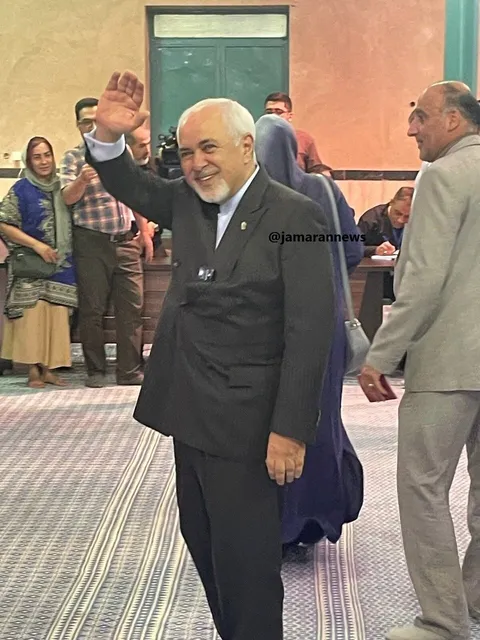 ظریف و همسرش در حسینیه جماران
