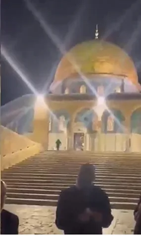 پخش شیرینی سقوط بشار اسد در مسجدالاقصی!