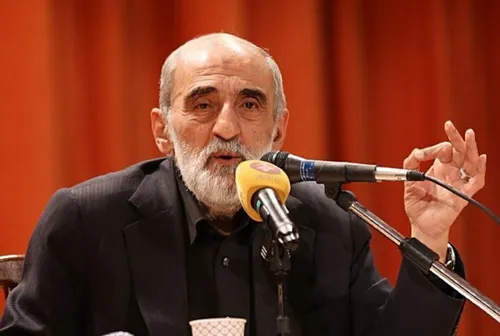 کیهان در گذشته معتقد بود ترام&zwj;پ خود گرگه الان معتقد ماسک گرگ زده!