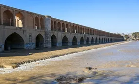 جاری شدن آب در زاینده رود