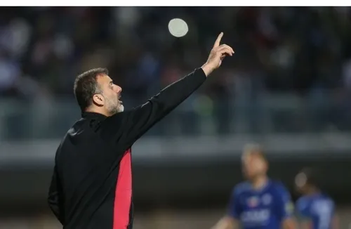 همسری که در عروسی مجبور به پوشیدن لباس پرسپولیس شد!