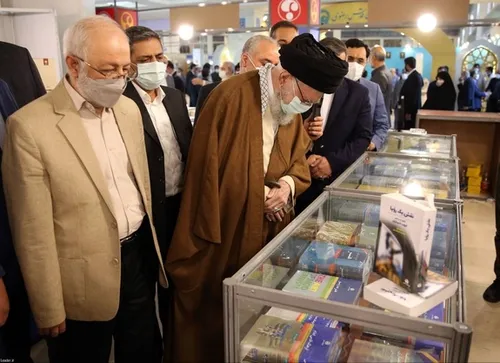 عکس «پربازدید» از گفت و گوی رهبر انقلاب در نمایشگاه کتاب