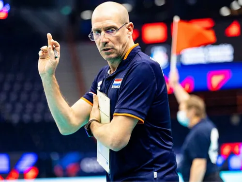 روبرتو پیاتزا ایتالیایی که در رتبه دوازدهم دنیا قرار دارد سرمربی تیم ملی والیبال شد