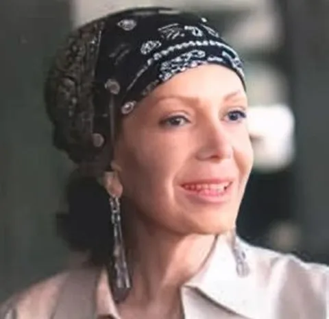 زرین پنجه رخ در نقاب خاک کشید