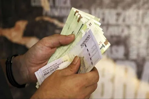 افزایش حقوق واقعی کارمندان دولت زیر ١٨ درصد است
