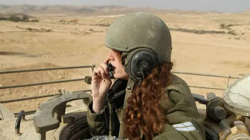 سربازان زن اسرائیل در پادگان&zwnj; ناخن&zwnj;کاری می&zwnj;کنند+ فیلم