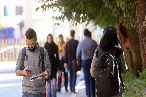 خواب ناکافی و نور موبایل شبانه، تهدید سلامتی جوانان