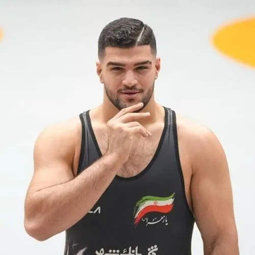نشان ملی تاجیکستان بر تَن ببر مازندران
