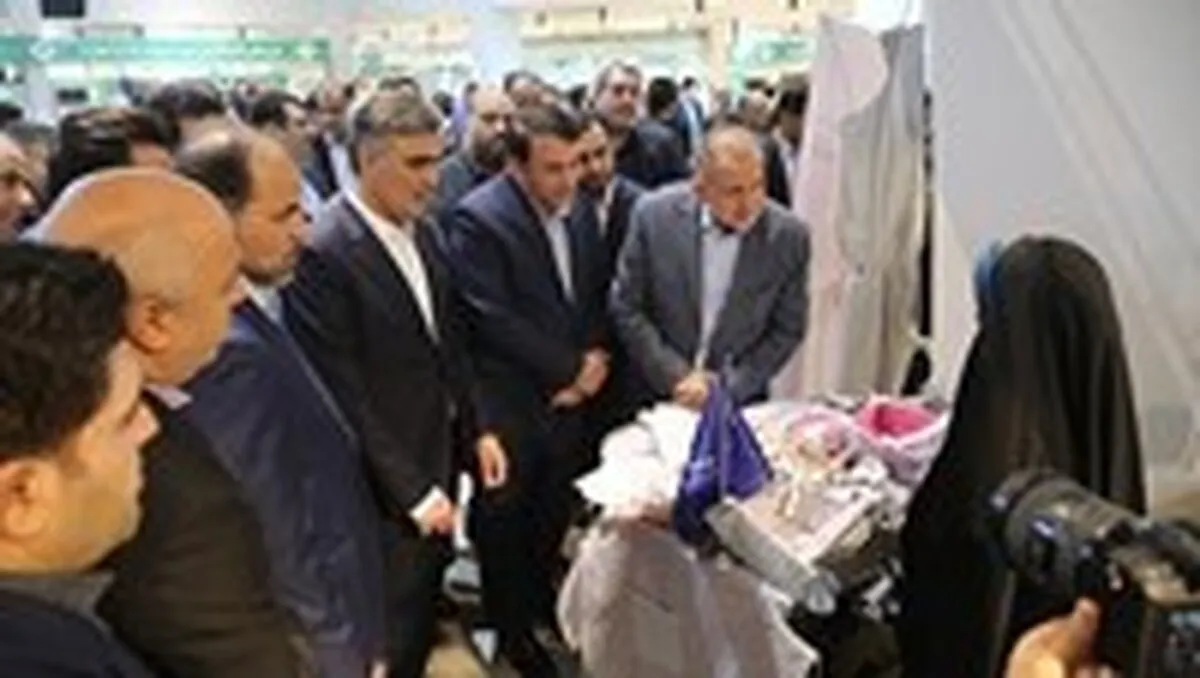 بازدید رئیس‌کل بانک مرکزی و سرپرست ستاد اجرایی فرمان امام (ره) از غرفه بانک سپه در نمایشگاه  تلاش با برکت 