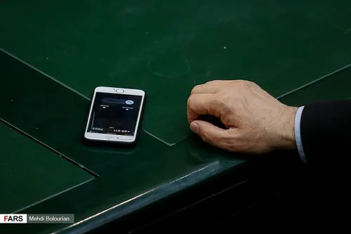 لحظه‌ انفجار گوشی موبایل در دست یک کاربر + فیلم