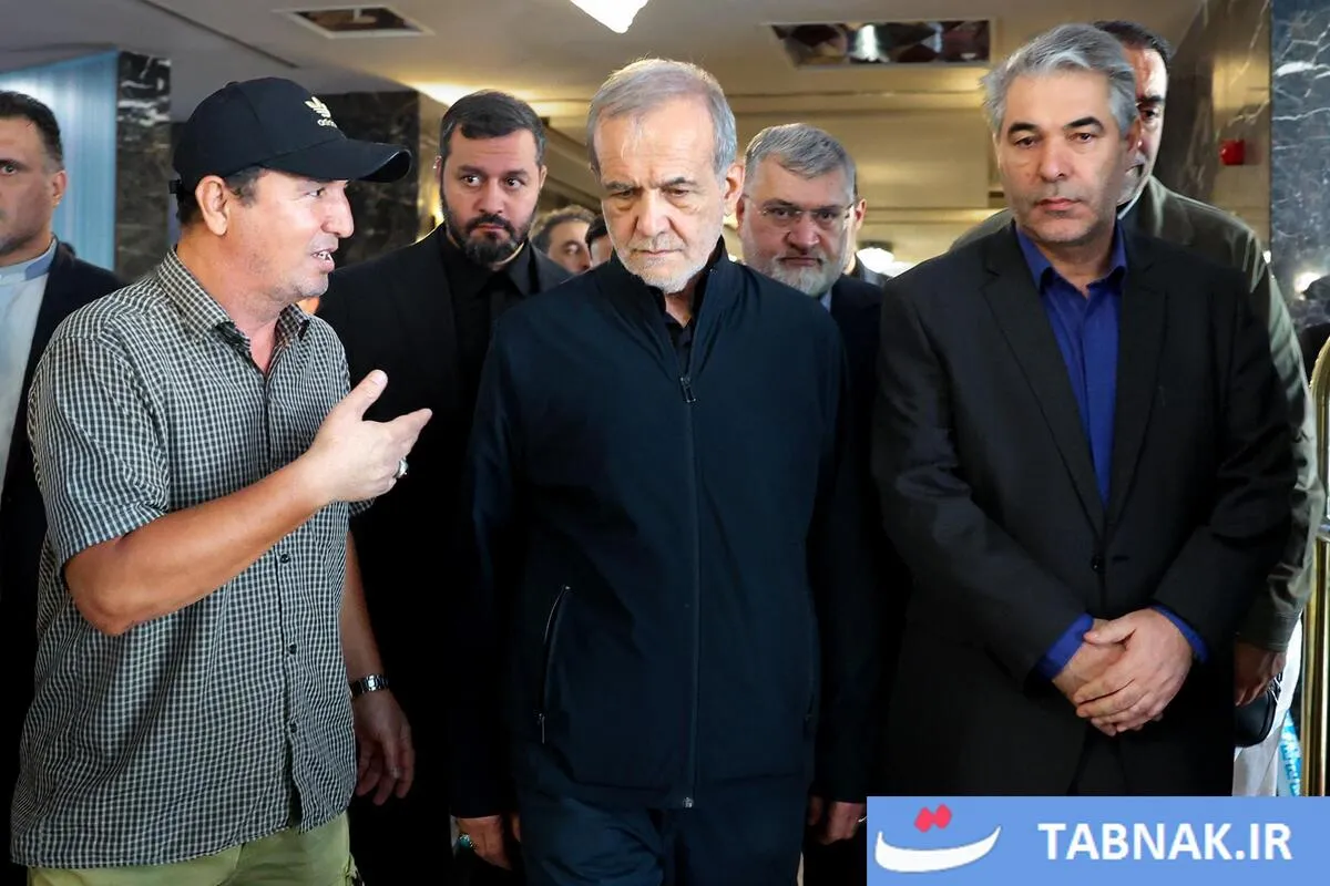 دیدار رئیس جمهور و شهردار تهران با جمعی از خانواده‌های آسیب دیده از جنگ