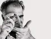 عکاس معروف ایرانی در تظاهرات فرانسه زخمی شد!
