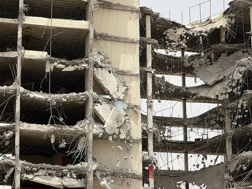 لحظه ریزش ساختمان قدیمی در خیابان ملت + فیلم