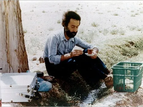 به مناسبت تولد سهراب سپهری؛ شاعری که ایمان را در گل سرخ جست‌و‌جو نمود