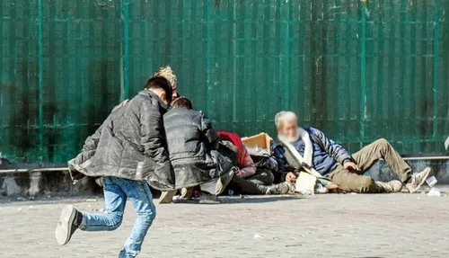 اتهام حمل مواد مخدر به خاطر شکم برآمده + فیلم