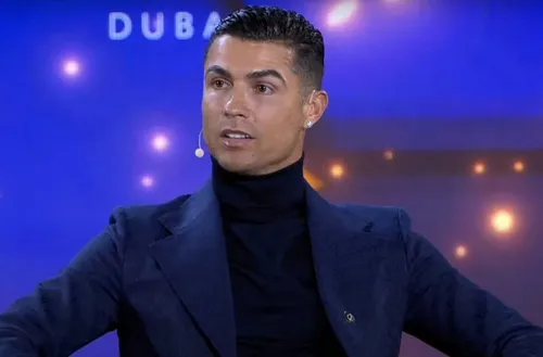 خونسردی جالب پسربچه ایرانی برای گرفتن امضا از کریستیانو رونالدو