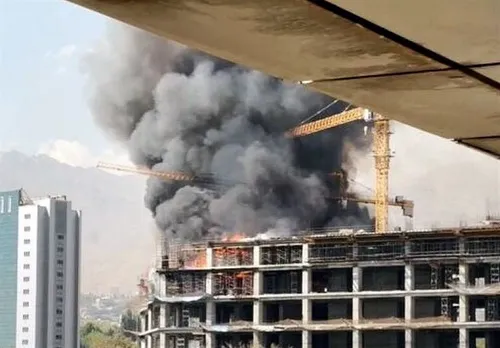 آتش&zwnj;سوزی در ساختمان نیمه&zwnj;کاره بزرگراه نیایش