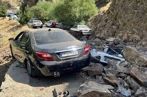 ریزش سنگ و آوار روی خودرو&zwnj;ها در سولقان