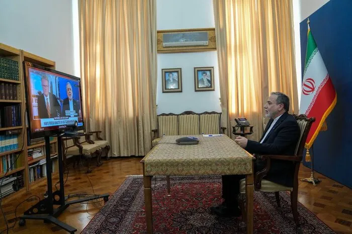 عراقچی: هیچ ضرب‌الاجلی وجود ندارد، ما فقط به زبان احترام پاسخ می‌دهیم