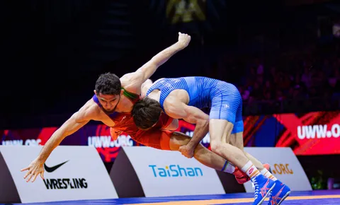 حسن، رحمان و کامران به خانه کشتی برمی‌گردند