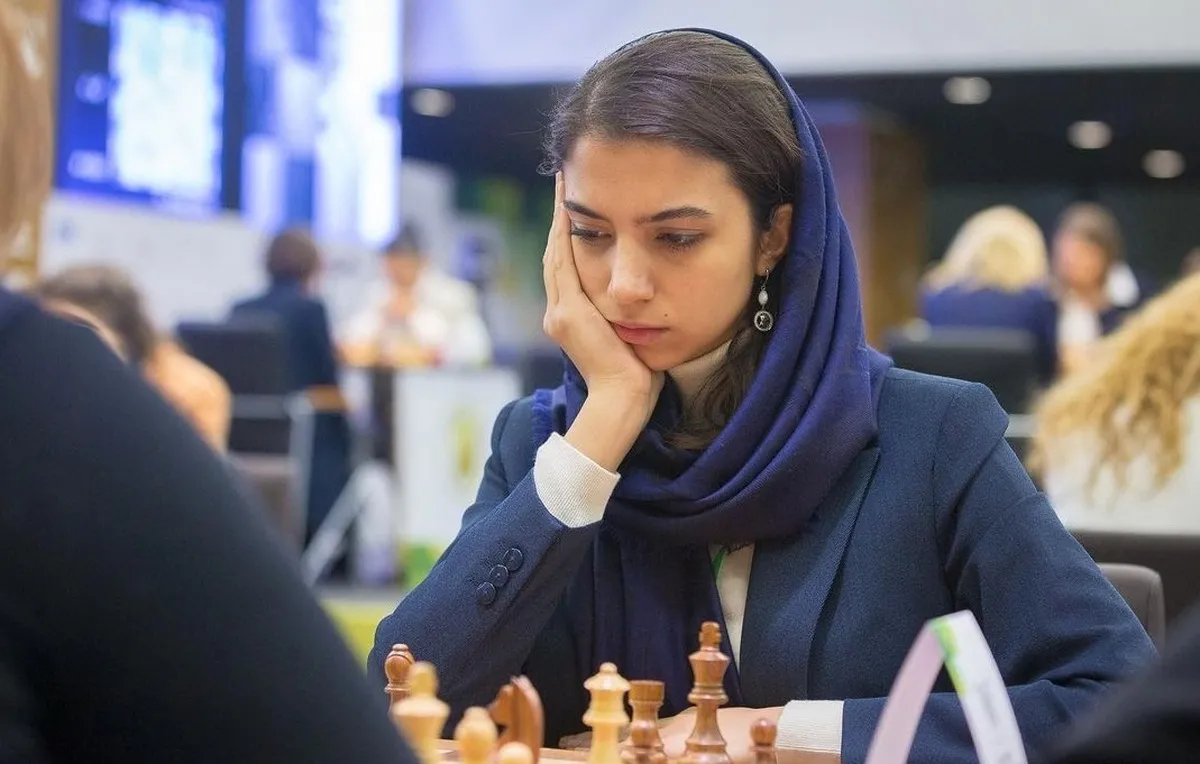 استاد سارا هم وارد دنیای بدون کیش و مات مد شد!